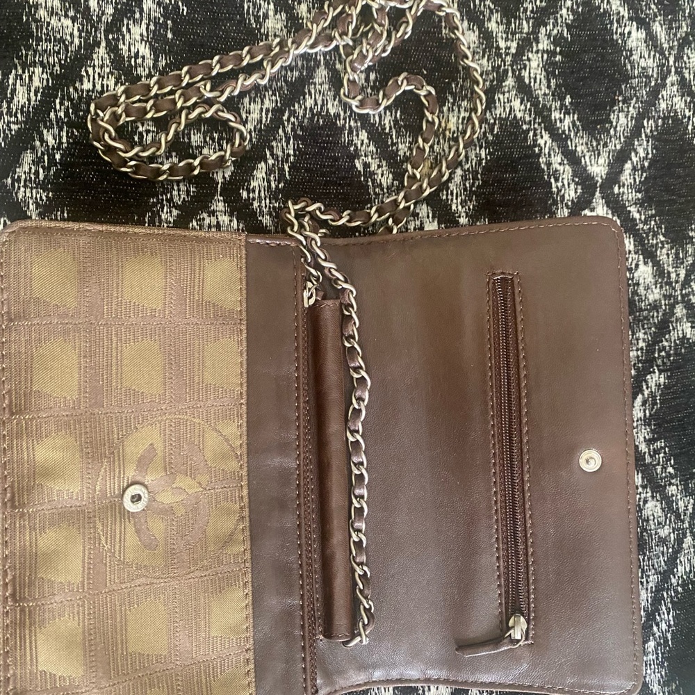 Chanel Travel Line WOC - Picture 4 of 7